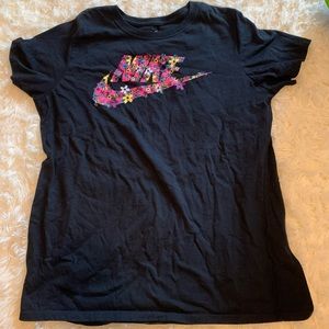 Women’s Nike t-shirt